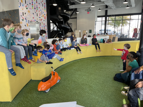 Hora del cuento en español en The Lane —                   Spanish Story Time at The Lane 
